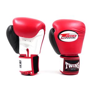 Gants de boxe Twins de qualité supérieure, logo personnalisé, couleur rouge, en cuir véritable, à lacets, pour entraînement et sparring MMA Muay Thai - Product Image 1