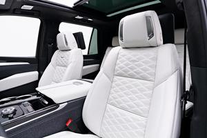 2025 V-SERIES Certifié Propre Occasion Boîte Automatique Intérieur Clair Sièges en Cuir Propulsion Arrière ACC R20 - Product Image 5