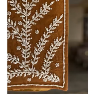 เสื้อแจ็คเก็ตผ้าซาตินแบบควิลท์สำหรับฤดูใบไม้ร่วงและฤดูหนาว ตกแต่งด้วยลูกปัดและงานปัก  รักษ์โลก กันลม แห้งเร็ว แขนครึ่งตัว บางเบา ระบายอากาศได้ดี - Product Image 4