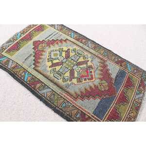 Alfombra Turca de 1.9x3.1 pies (57x93 cm), Alfombra Vintage con Estampado Animal Rojo - Product Image 2