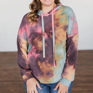 Vente en gros de sweat-shirts en molleton tie-dye respirants, entièrement personnalisables, de haute qualité, avec un design frontal, pour femmes - Product Image 4