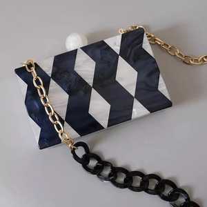 Bolso de Mano Elegante Blanco y Negro para Mujer, Imitación de Perlas, Chapado en Oro, con Diseño de Mariposa, Juego Completo para Bodas - Product Image 3