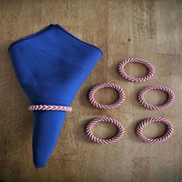 Anillo para Servilletas de Algodón Hecho a Mano en India con Cuentas de Colores y Diseño Bordado