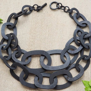 Collier de luxe en corne de buffle fait à la main, bijoux naturels et durables pour femmes, haute qualité - Product Image 1