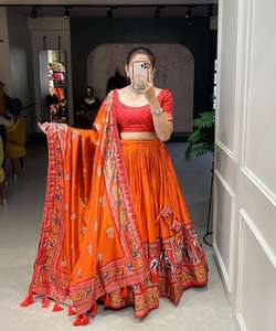 Choli Lehenga Ensemble: Ensemble parfait pour un look ethnique gracieux-Must-Have pour les boutiques à la mode - Product Image 3