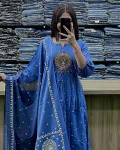 Tendencia nueva llegada de alta calidad increíble algodón impreso con bordado trabajo Kurti pantalón Dupatta para la venta - Product Image 3