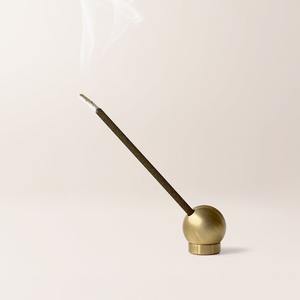 Porte-encens de luxe en métal doré accessoire de décoration d'intérieur élégant support de bâton d'encens de coulée moderne fait à la main décoratif brûlure d'arôme - Product Image 4