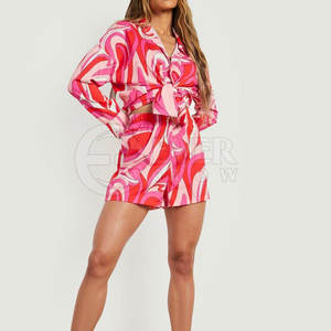 Pantalones cortos deportivos para mujer de alta calidad Ropa de yoga personalizada Pantalones cortos sin costuras para mujer - Product Image 3