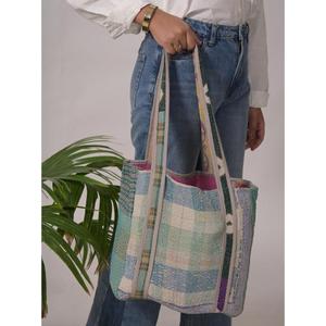 Sac fourre-tout en coton fait à la main double sangles Vintage Indian Kantha Design Durable imprimé sac d'épicerie pour un usage décontracté ouvert - Product Image 3