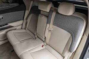 2024 G-e-n-e-s-i-s G V 6 0 Standard FWD bajo kilometraje y precio asequible en stock listo para enviar - Product Image 6