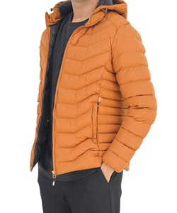 Chaqueta acolchada, venta al por mayor, abrigo ligero de plumón de pluma de pato con capucha para hombre, chaqueta acolchada con cremallera y logotipo personalizado en blanco cálido, chaqueta acolchada de tamaño - Product Image 2