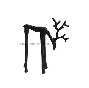 Sculptures de cerfs d'animaux au design haut de gamme avec une sculpture noire mate durable de haute qualité moderne pour la décoration de bureau et de maison - Product Image 1