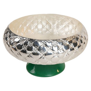 Durable y elegante Metal plateado diseño cruzado Urli con Base de resina verde elegante centro de mesa perfecto para el hogar y las bodas - Product Image 3