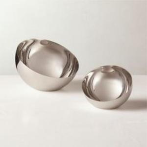 Cuenco de acero inoxidable con un acabado pulido a mano de primera calidad que añade elegancia y funcionalidad a su comida - Product Image 4