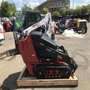 รถตักดินขนาดเล็ก TORO Dingo TX700 Turbo Wide Track แบบดีเซล ขับเคลื่อนด้วยสายพานตีนตะขาบ ขนาด 2 ตัน 75 กิโลวัตต์ กำลังขุดสูง เหมาะสำหรับงานก่อสร้างในฟาร์ม - Product Image 4