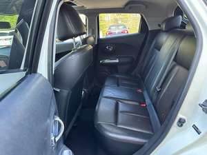 Nissan Juke SL 2011 Usado, Volante a la Izquierda, Interior Oscuro, Turboalimentado, Tracción en las Cuatro Ruedas, Asientos de Cuero - Product Image 5