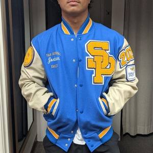 Veste bleue de luxe personnalisée Varsity Crop Jacket pour hommes femmes Stand noms brodés Chenille conçu individuellement vêtements de collège - Product Image 5