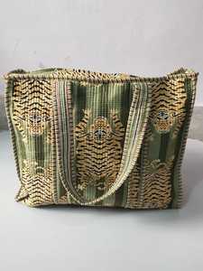 กระเป๋าโท้ทผ้าฝ้ายบุผ้าลายปักดอกไม้สไตล์อินเดีย พิมพ์ลายป่าด้วยมือ เหมาะสำหรับฤดูร้อน สะพายไหล่ - Product Image 5