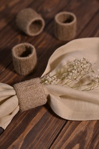 Nouveauté Anneaux de serviette de mariage écologiques en bambou tissé à la main avec des perles en bambou et des glands en corde de chanvre naturelle - Product Image 5