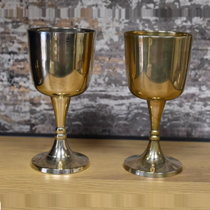 Gobelets en laiton, ensemble de 2 calices métalliques, coupes dorées au design complexe fabriqué en Inde, gobelets - Product Image 3