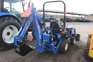 Tracteur agricole à roues sous-compact New-Holland Workmaster 25S 4X4 d'occasion, 25 CV pour moteur, boîte de vitesses, pompe à engrenages - Product Image 3