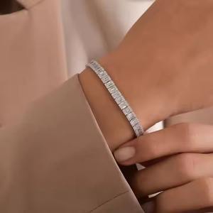 สร้อยข้อมือเทนนิสทอง14K คลาสสิกพร้อมเพชรสำหรับปลูกในห้องแล็บของขวัญที่สมบูรณ์แบบสำหรับคนรักเทนนิส - Product Image 1