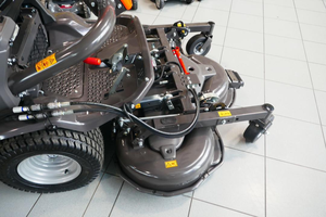 Cortadora de Césped Autopropulsada Husqvarna P525DX Diésel con Tracción en las Cuatro Ruedas, Motor Kubota, Plataforma Frontal Comercial, en Venta - Product Image 4