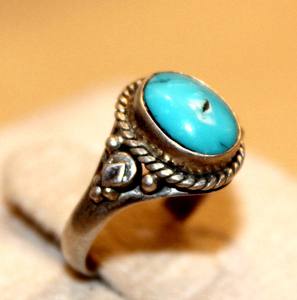 Bague unisexe fabriquée à la main en pierre précieuse turquoise Cadeau de mariage naturel avec plaqué or rose pour la fête ou l'anniversaire d'une femme - Product Image 5