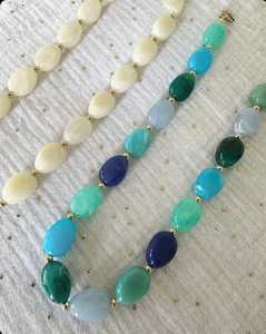 Collar de Resina con Diseño de Ángel, Joyería Contemporánea Hecha a Mano para Looks Modernos - Product Image 1