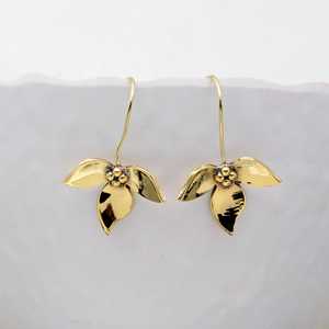 Boucle d'oreille minimaliste Monstera Dangle Gold Leaf Drop, bijoux en argent sterling végétal - Product Image 2