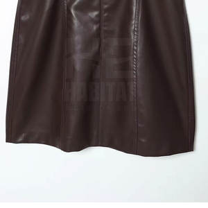 ชุดเดรสหนังผู้หญิงดีไซน์เก๋ไก๋ ความยาวระดับเข่า แบบไม่มีแขน เหมาะสำหรับลุคยามเย็น - Product Image 4