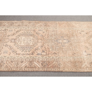 Petit tapis vintage, tapis turc de 3,3 x 14 pieds, tapis géométrique beige - Product Image 3