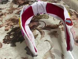 Bandeaux de style noué à la mode chic pour femmes accessoires de bandeau en velours et tissu de travail manuel indien - Product Image 3