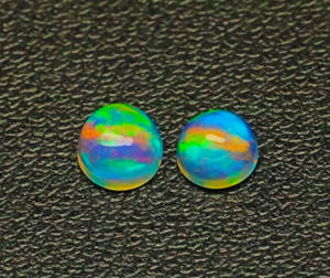 Par de cabujones de ópalo etíope, gemas de ópalo sueltas lisas, Ópalo de forma redonda llamativo de arcoíris Welo, lo mejor para hacer joyería fina - Product Image 1