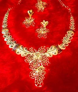 Ensemble de bijoux vintage plaqué or 24 carats collier en cuivre 24 carats boucles d'oreilles USA France accessoire de mode ensembles de bijoux de qualité supérieure - Product Image 6