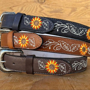 Ceinture en cuir de vache pleine fleur avec broderie florale, ceinture de luxe en cuir de vache personnalisée avec des motifs perlés, ceintures unisexes prêtes à être expédiées - Product Image 1