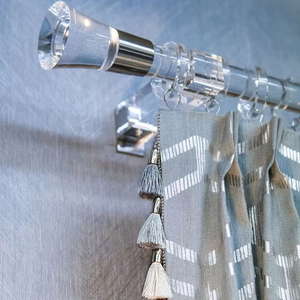 Soporte de cortina de acrílico de montaje en pared con acabado de diseñador para sujeción de varilla elegante transparente en espacios de hogar y oficina - Product Image 1