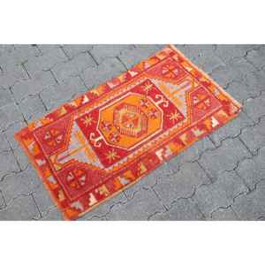 Alfombra Turca Vintage Pequeña de 1.6x2.8 pies, Alfombra Roja con Puntos Naranja - Product Image 3
