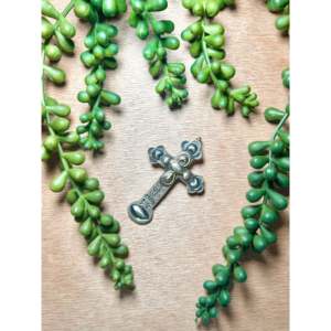 Colgante de Plata de Ley Hecho por Artesanos Navajo con Turquesa, Bañado en Rodio y Oro Rosa, Estilo de Joyería Religiosa Cristiana - Product Image 4