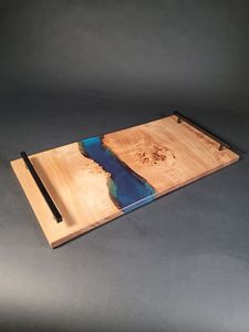 Plateau de service en bois de noyer avec résine époxy bleu marine élite, poignées en acrylique doré, plateau de charcuterie de cuisine de style boutique, plateau de buffet - Product Image 3