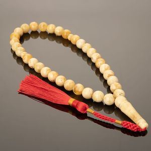 Tasbih de madera de alta calidad hecho con madera natural cuidadosamente seleccionada para uso islámico tradicional. - Product Image 2
