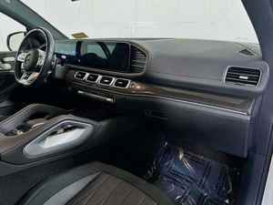 2025 53 COUPE, Bajo Kilometraje, Gasolina, Automático, Sedán de Lujo, Volante a la Izquierda, Asientos de Cuero, Neumáticos R18, Techo de Aleación de Aluminio, Portaequipajes - Product Image 2