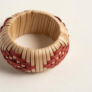 Anneau de serviette en rotin rouge fait à la main, porte-serviettes naturel, décoration de table rustique pour mariage, fête, événement, utilisation à la maison - Product Image 4