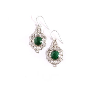 Boucles d'oreilles pendantes tendance en malachite, 8,3 grammes, en acier inoxydable, serties de perles géométriques, idéales pour les fêtes et les occasions religieuses - Product Image 1