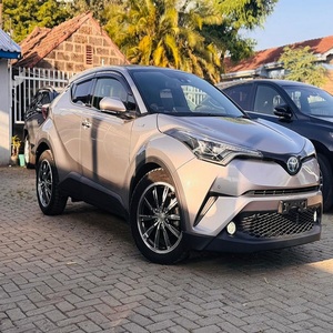 C-HR โตโยต้ารถมือสอง2018 2019 2020 2.0L รุ่นสบายในสต็อกสภาพดีรถ SUV ราคาไม่แพง
