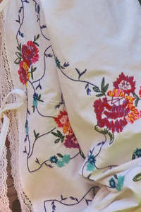 Blouse bohème à fleurs brodées, manches bouffantes, style vintage, simple, 100% coton biologique, fabriqué en Inde, ODM pour Noël - Product Image 3