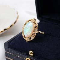 Welo Fire Opal Cincin emas pahatan api berseri bisikan permata disepuh cermat cahaya hangat dalam cahaya abadi cahaya bersinar