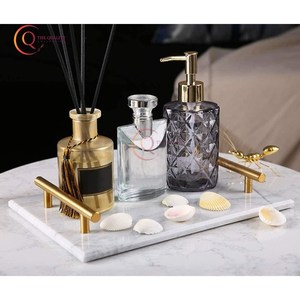 Plateau en marbre moderne pour servir la nourriture et le petit déjeuner Plateau de couleur blanche avec poignée en acier inoxydable plaqué or Design unique - Product Image 2