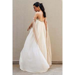 Vestido Elegante de Chifón Calypso con Cuello Bardot, Cintura Imperio, Silueta Recta y Capa Transparente - Product Image 4