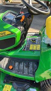 Tractor Compacto Diésel John Deere X940 Nuevo de Venta, Cortadora de Césped Inalámbrica 4x4 con Plataforma de Corte de 137 cm para Agricultura y Bricolaje - Product Image 6